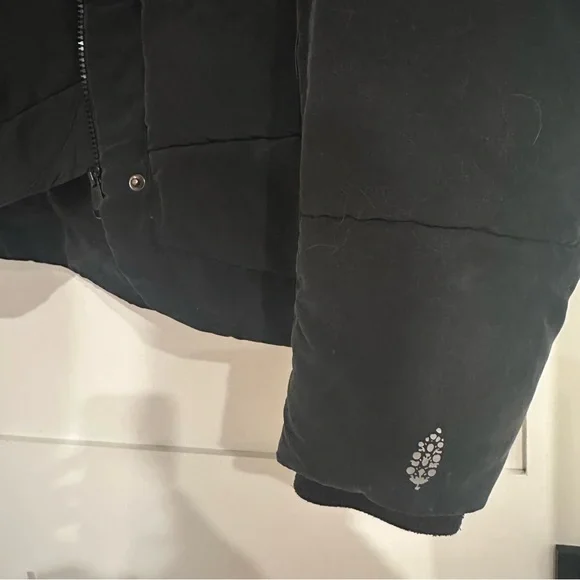 FP Movement Black Puffer - Picture 2 of 5